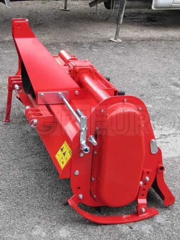 fraise-tracteur-srie-medium-avec-dport-mcanique-agrieuro-ur-168-fraise-rotative-tracteur-agrieuro-ur-168-4328_1_1663941623_IMG_632dbbf7200b7.jpg