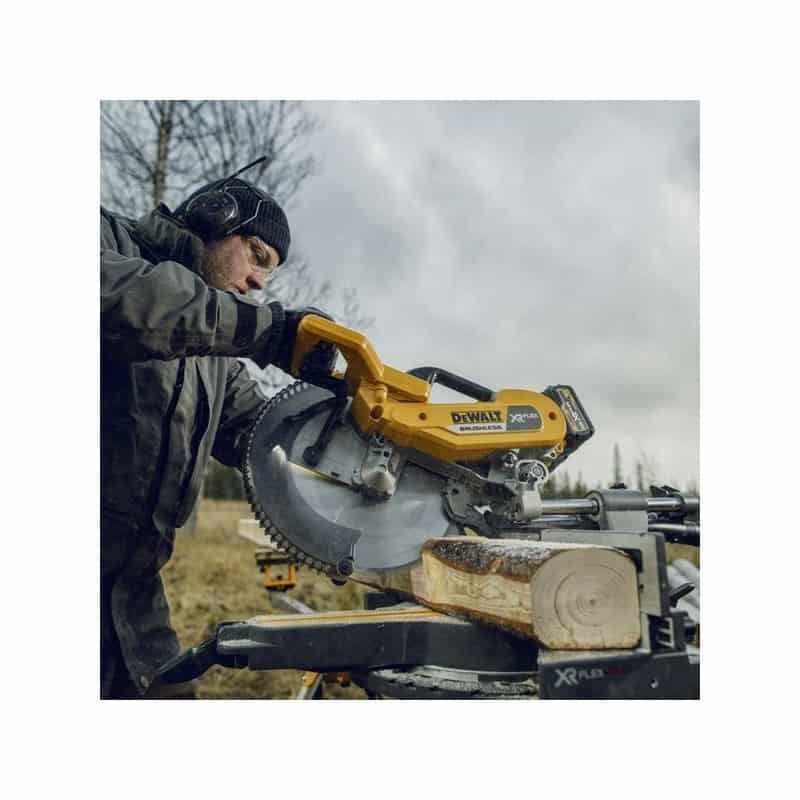 dewalt-scie-a-onglets-radiale-305mm-18-54v-flexvolt-6ah-dhs780t2-2.jpg